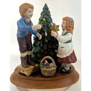 Vtg Avon Christmas '82 Porcelain Figurine +complete box grannycore collectors